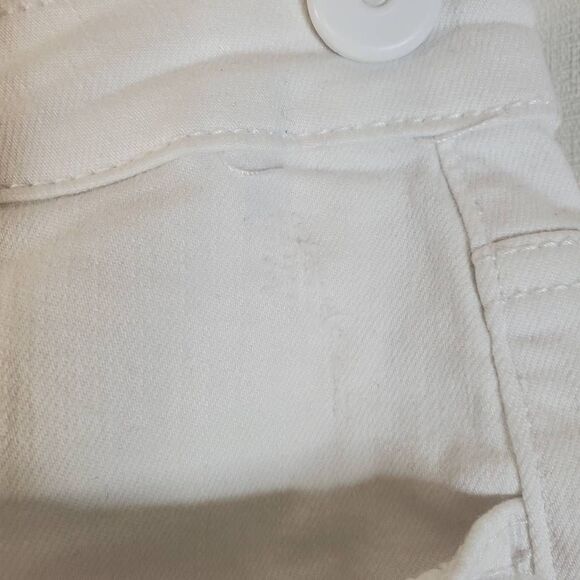 Vervet Attractively High Rise Botton Front White Distressed Denim Shorts Size L - Picture 9 of 12